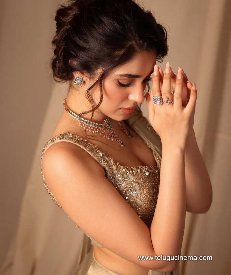 kritishetty stills 210625 03