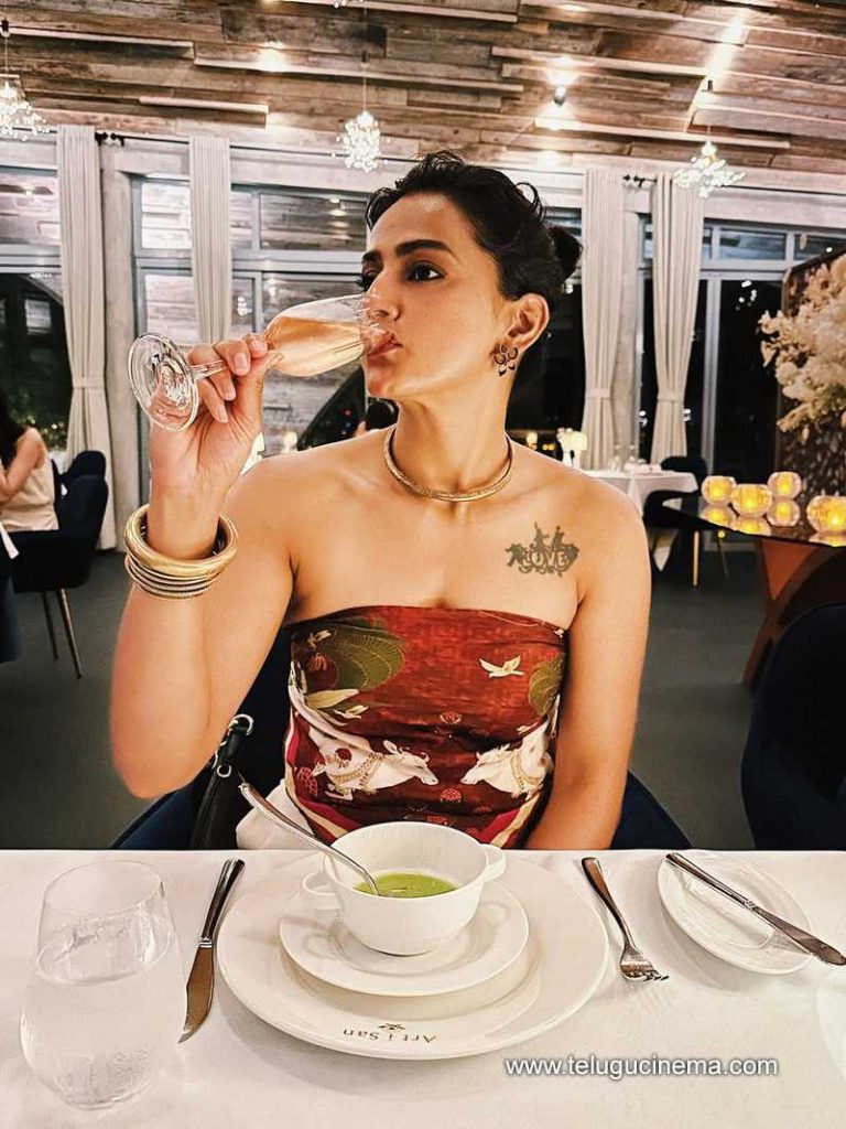 shjraddha stills 250625 05