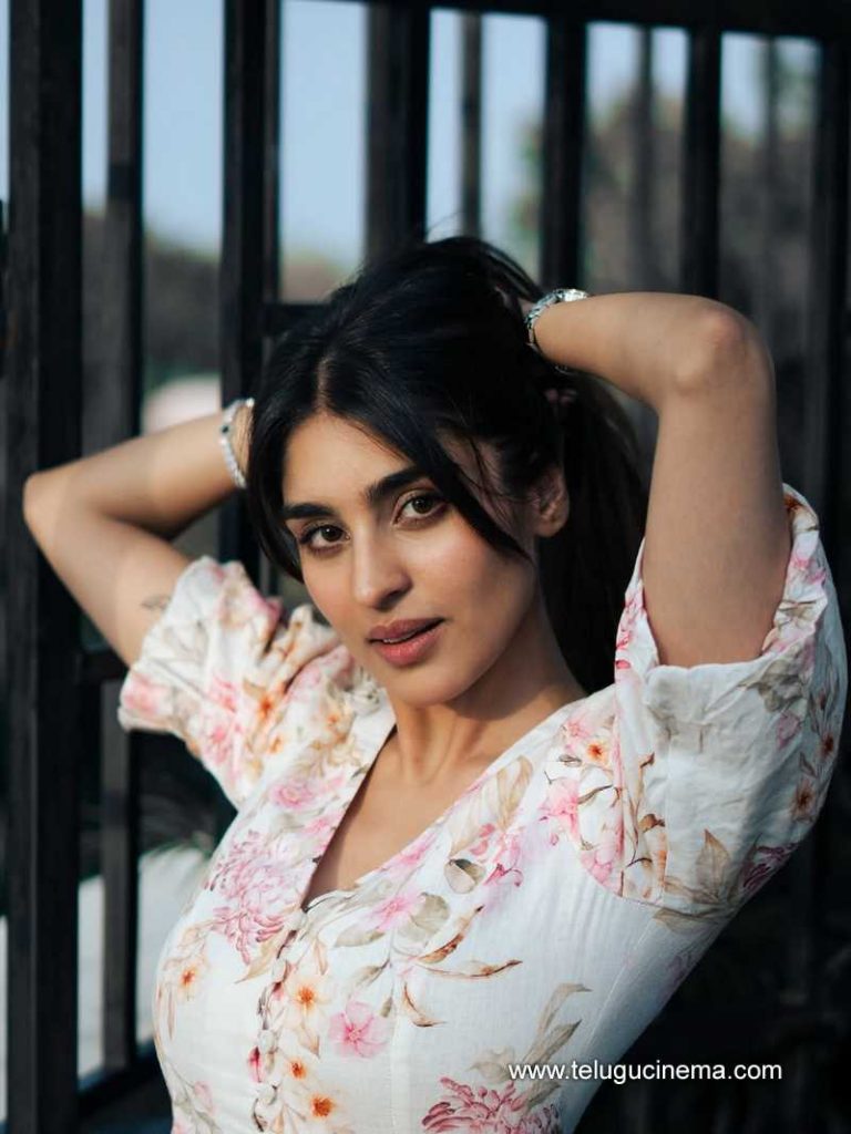 yukti stills 110625 04