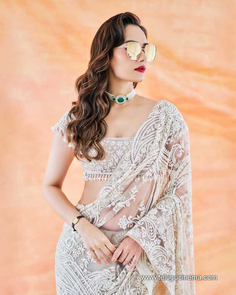 manushi stlls 010725 06