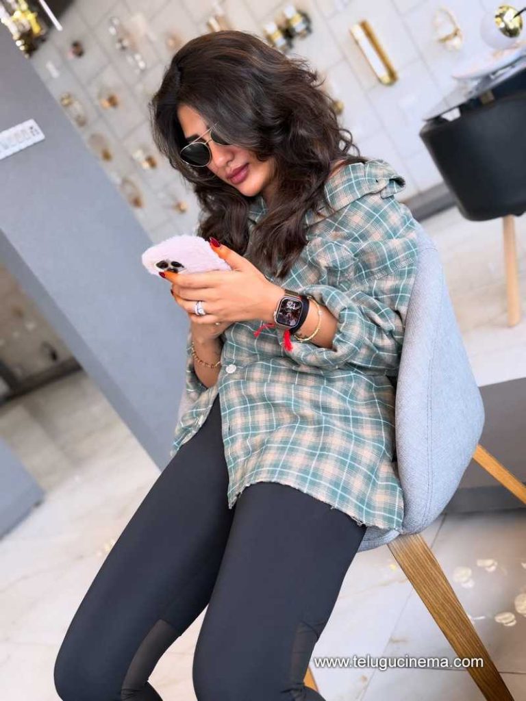 suprita stlls 040725 03