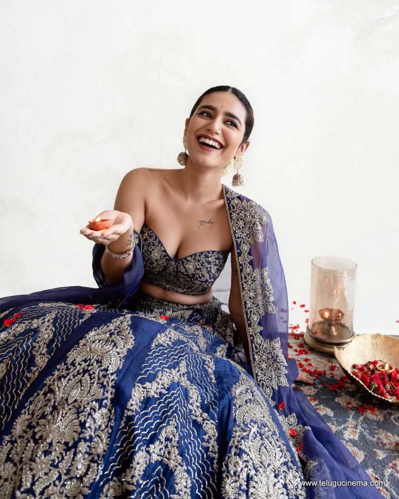 priya photos 081025 07