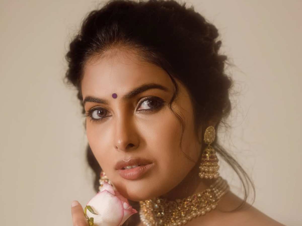 Divi Vadthya