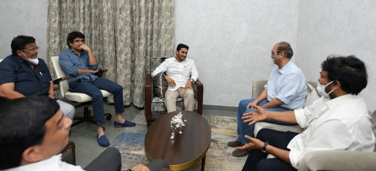 Tollywood representatives meet AP CM Jagan 1 EaEPiRHUcAEWYmY