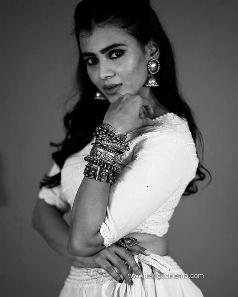 hebahpatel stills200820 003
