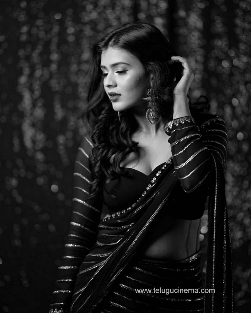 hebahpatel stills200820 005