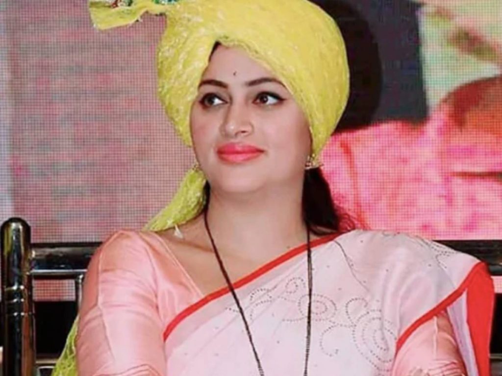 నవనీత్ కౌర్ పరిస్థితి విషమం 1 Navneet Kaur