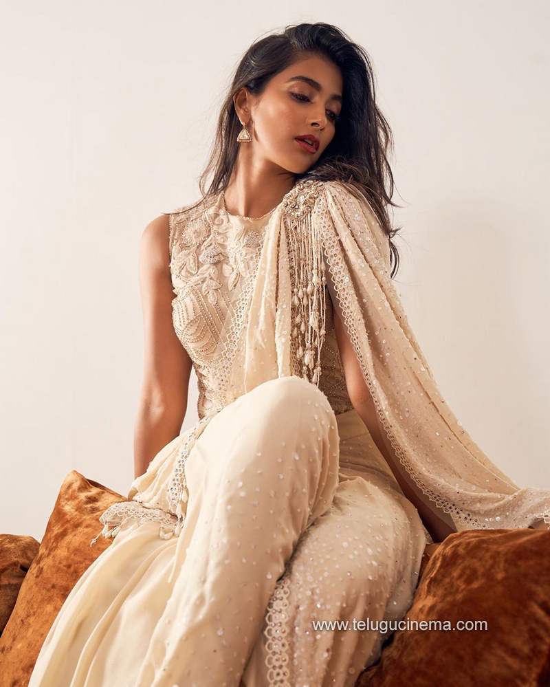 poojahegde stills130820 001