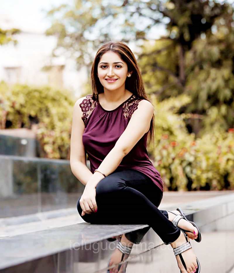 sayyesha aug10b