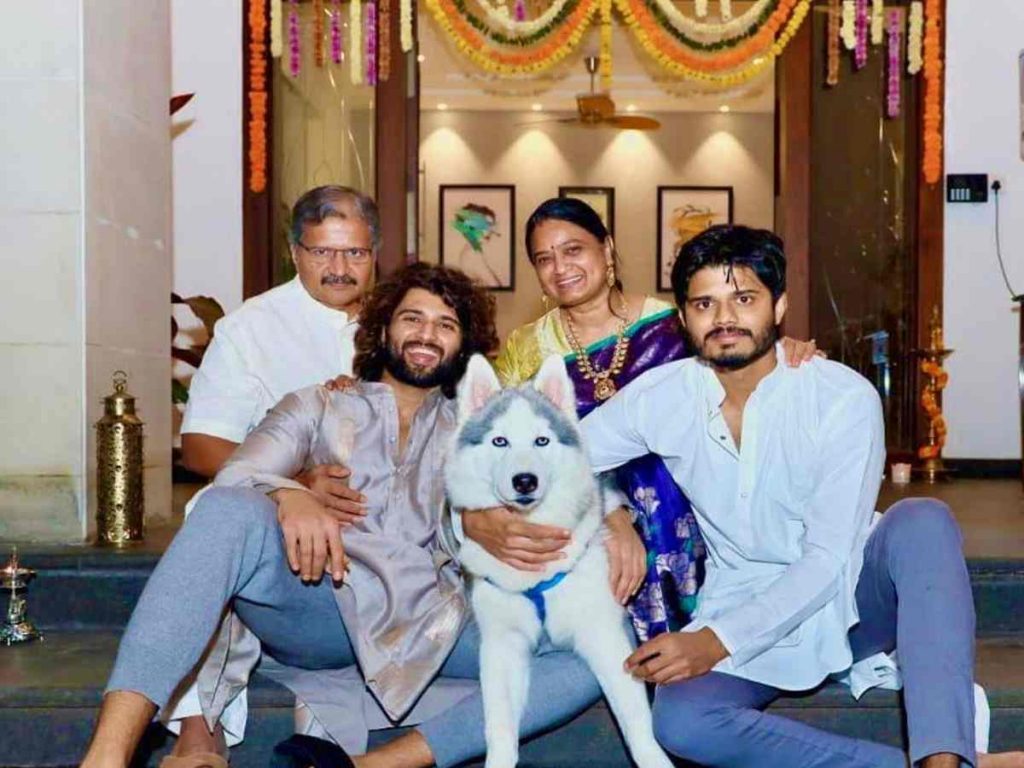 Vijay Deverakonda and family
