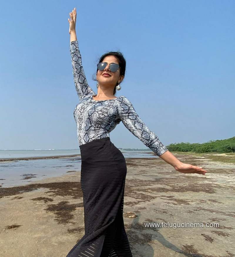 iswaryamenun stills 081120002