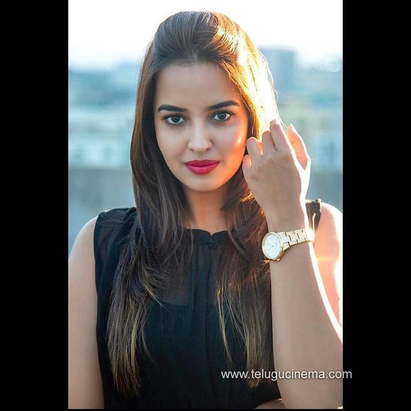 poojithaponnada stills 201120 001
