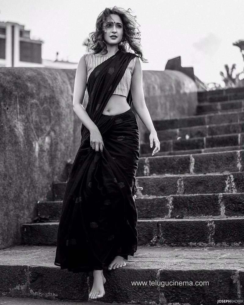 pragyajaiswal stills 071120 003