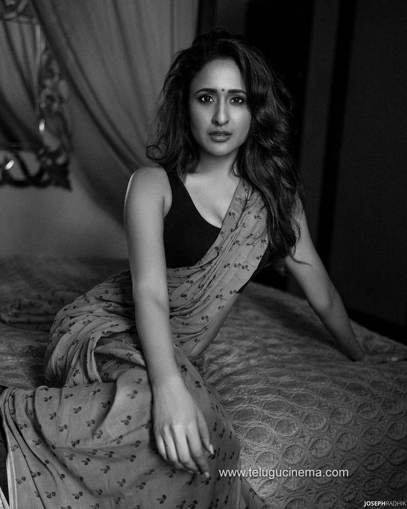 pragyajaiswal stills 121120 002