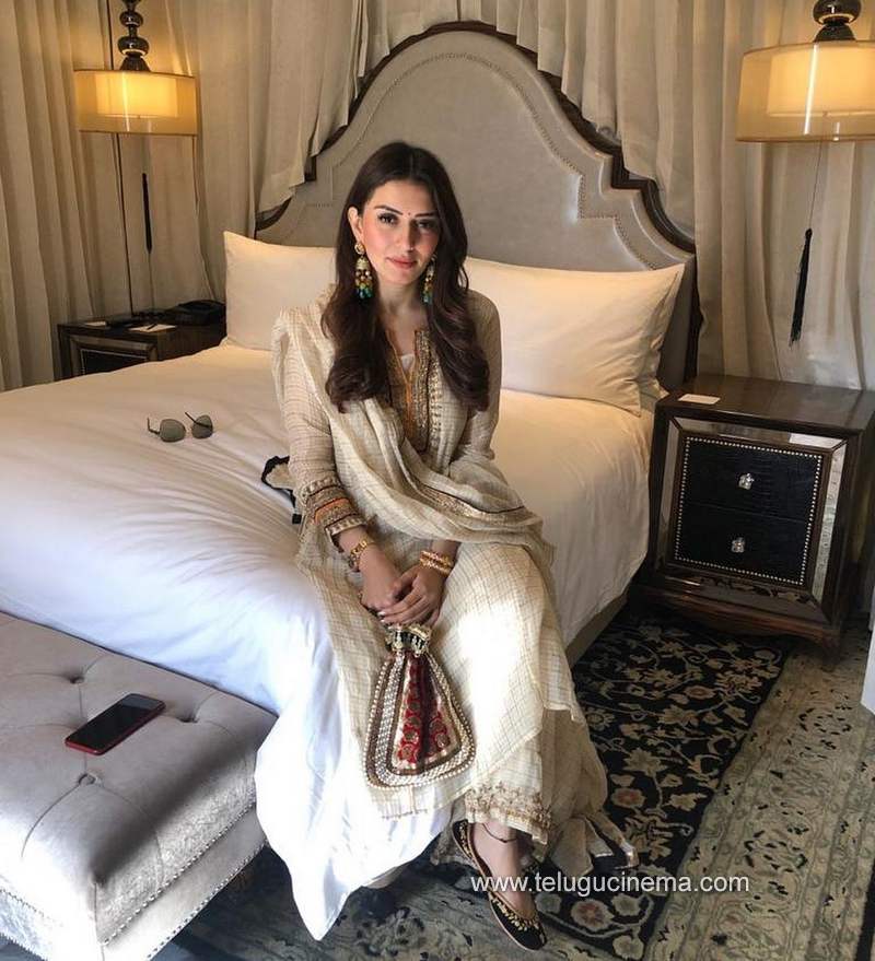hansika stills 041220 002