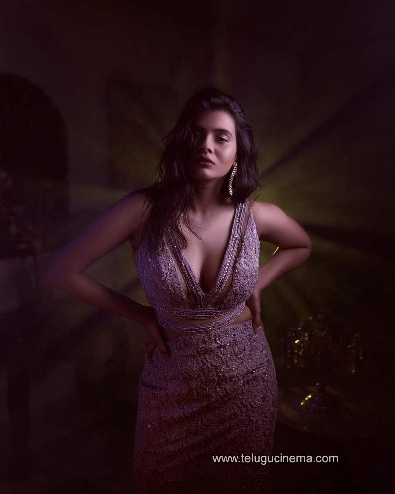hebba stills 141220 002