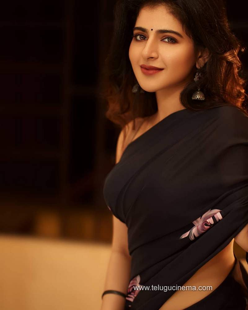 iswarya stills 131220 001