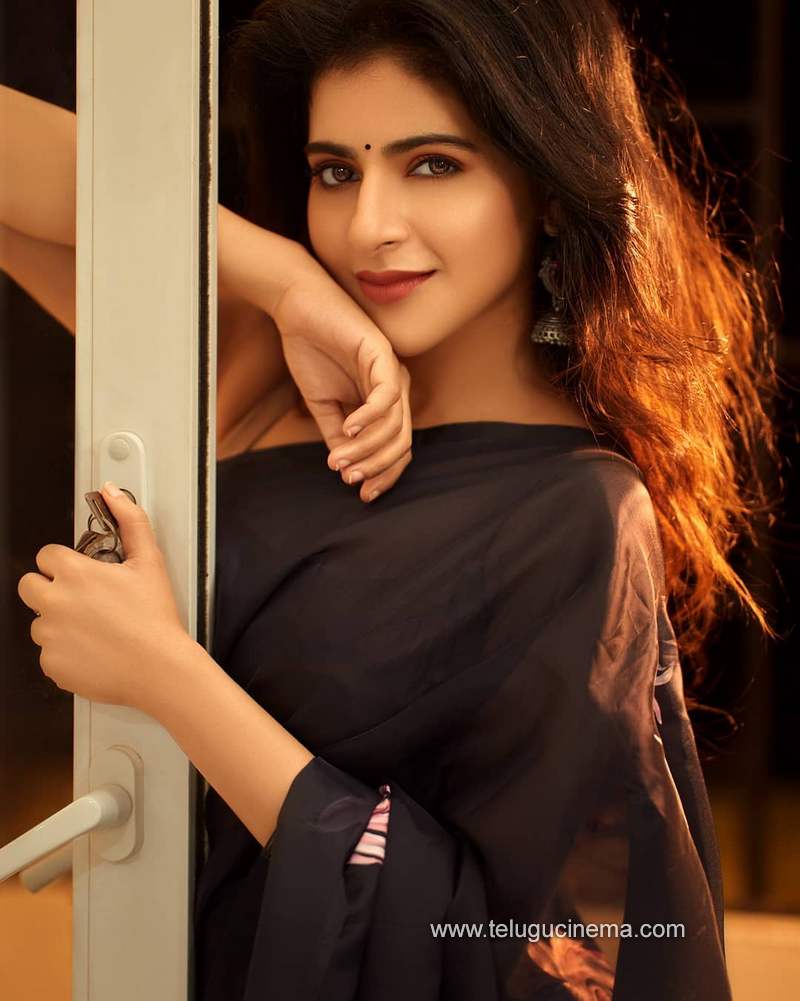 iswarya stills 131220 002