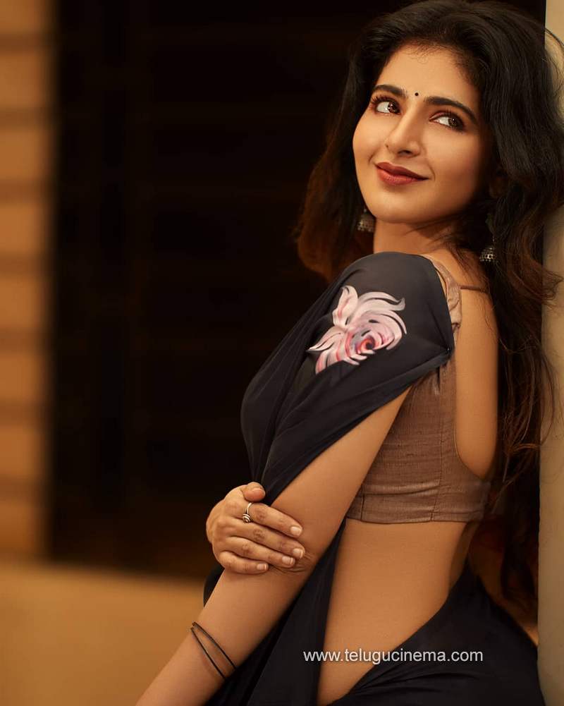 iswarya stills 131220 003