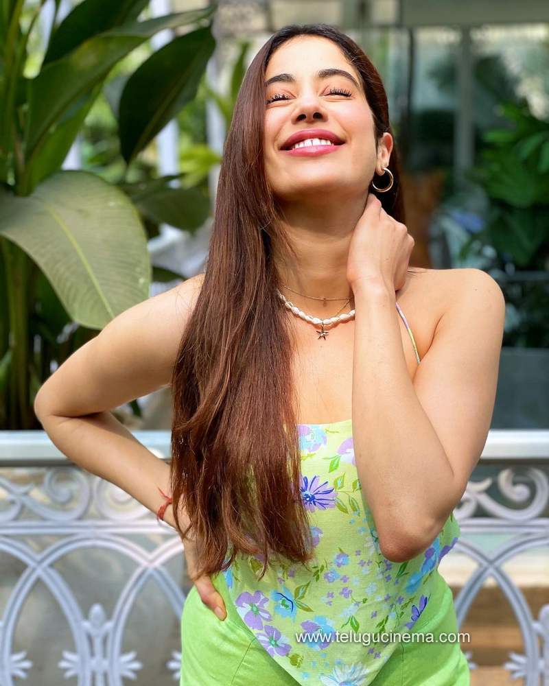 janhvi stills 161220 002