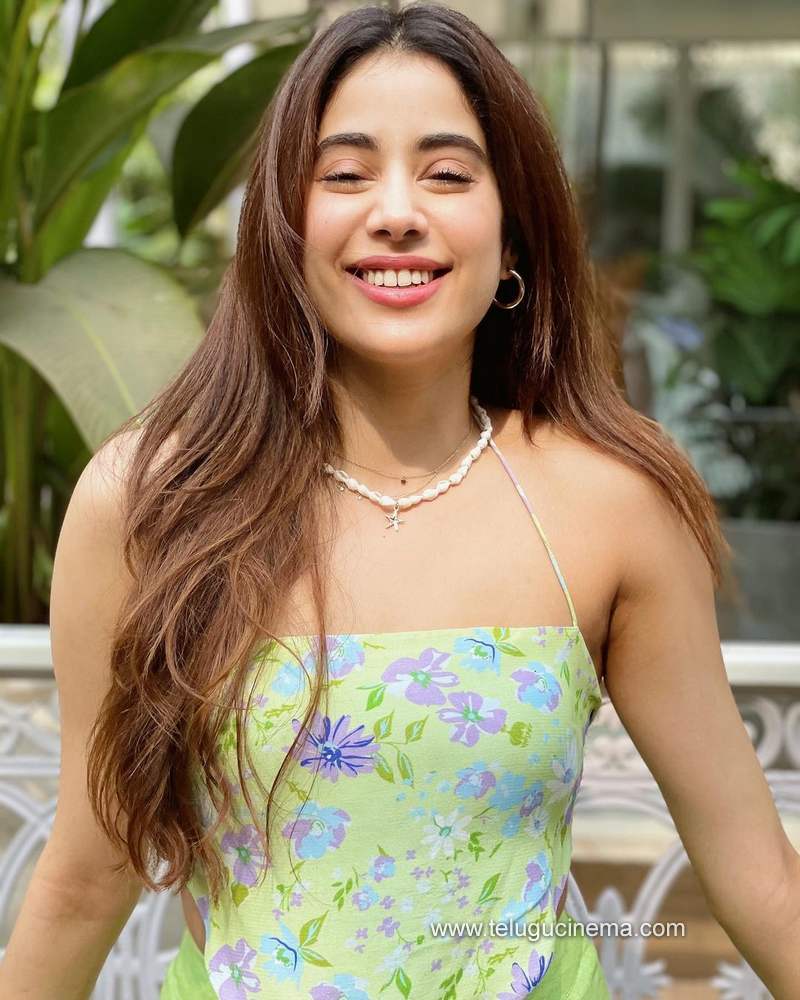 janhvi stills 161220 003