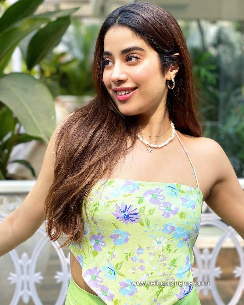 janhvi stills 161220 004