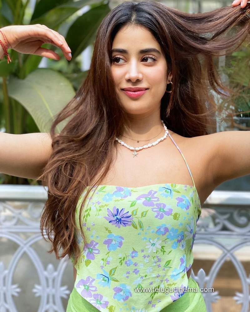 janhvi stills 161220 005