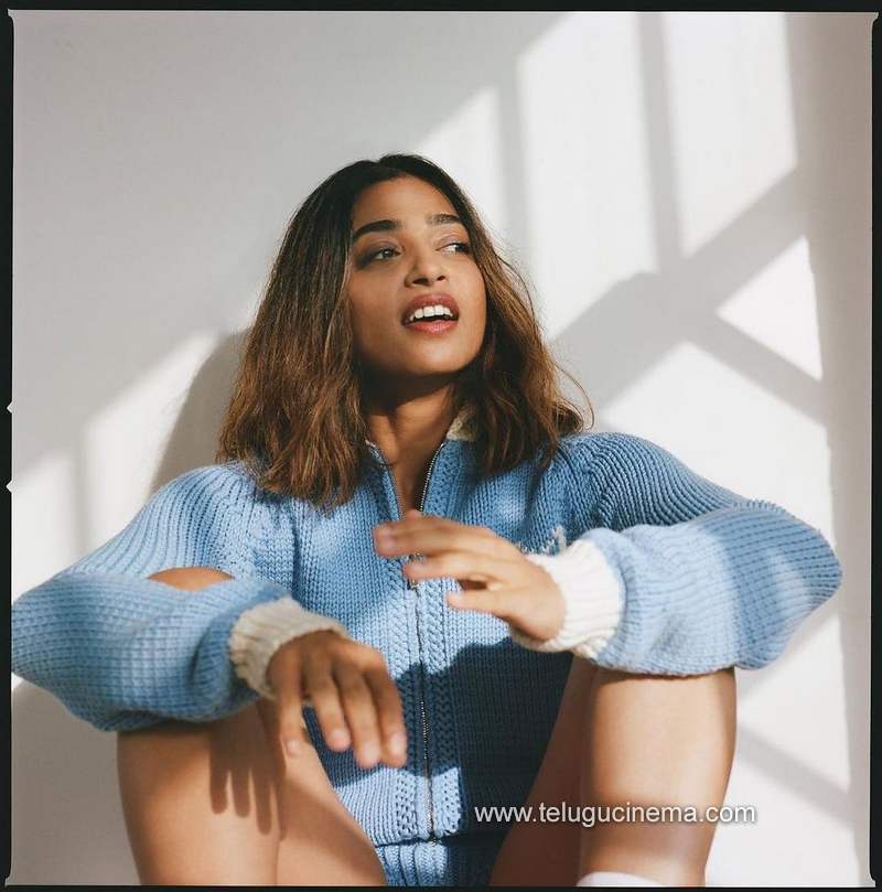 radhikaapte stills 021220 002