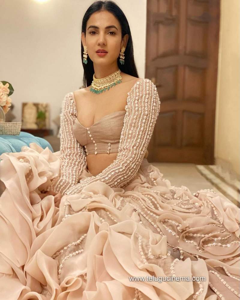 sonalchauhan stills 231220 001
