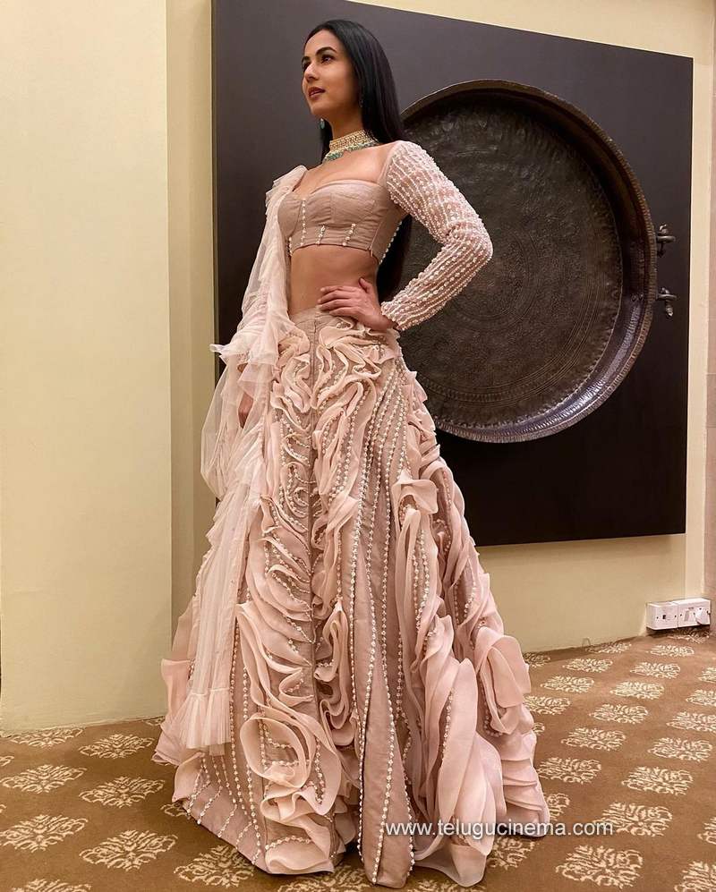 sonalchauhan stills 231220 002