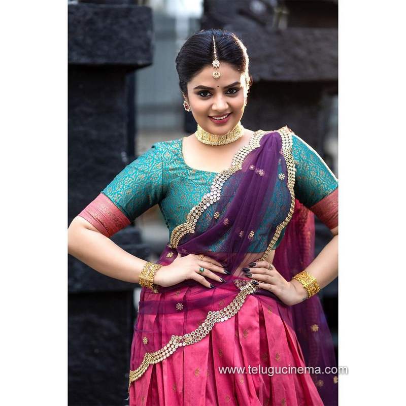 sreemukhi stills 131220 010