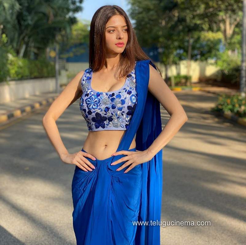 vedika stills 311220 007