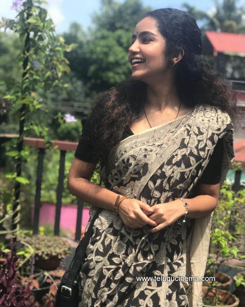 anupamaparameswaran stills 28012100005