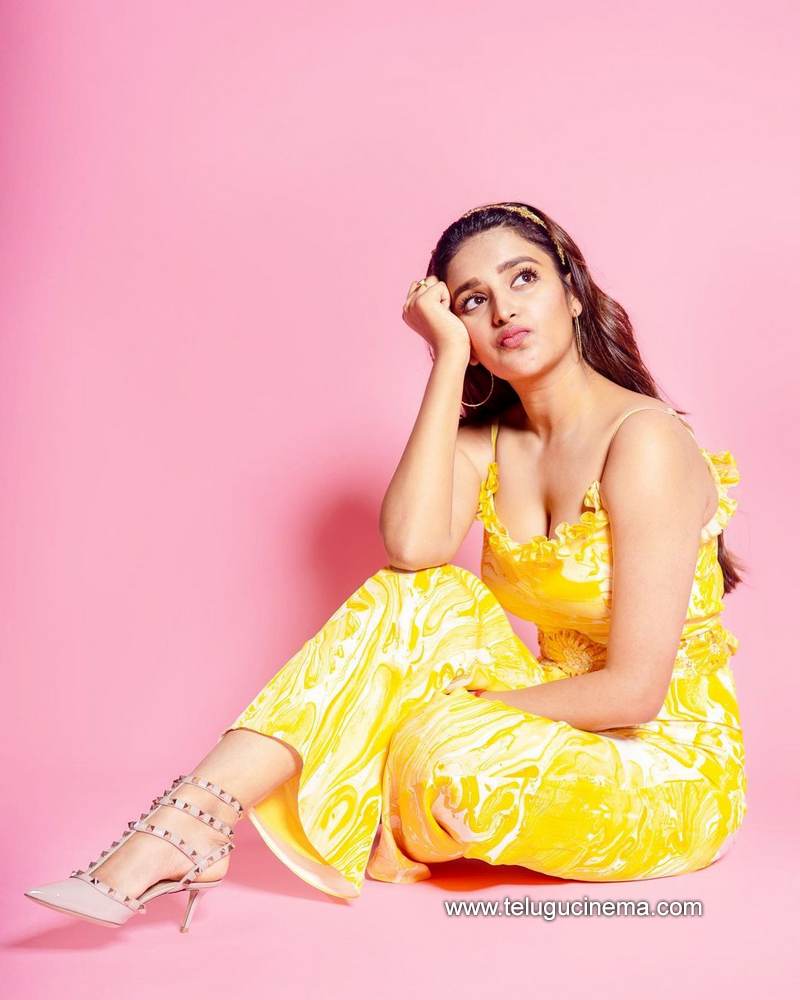 nidhiagerwal stills 16012100002