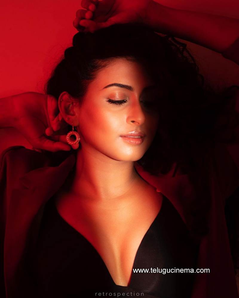 nithyanaresh stills 24012100002