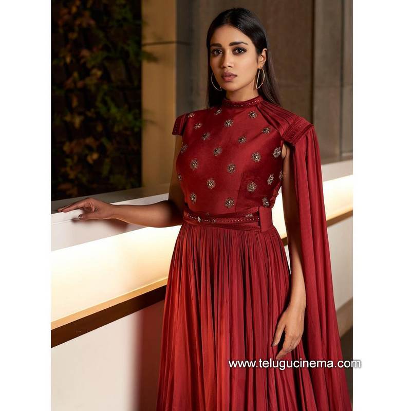 nivetha stills 15012100001