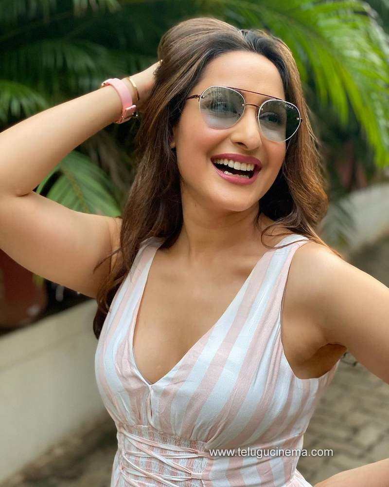 pragyajaiswal stills 020121 001