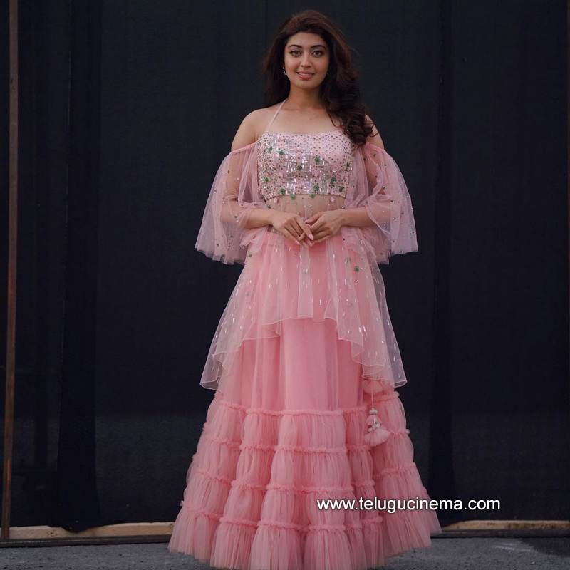 pranithasubhash stills 04012100002