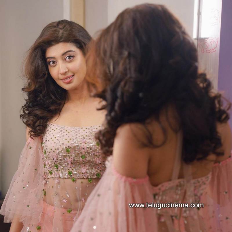 pranithasubhash stills 04012100004