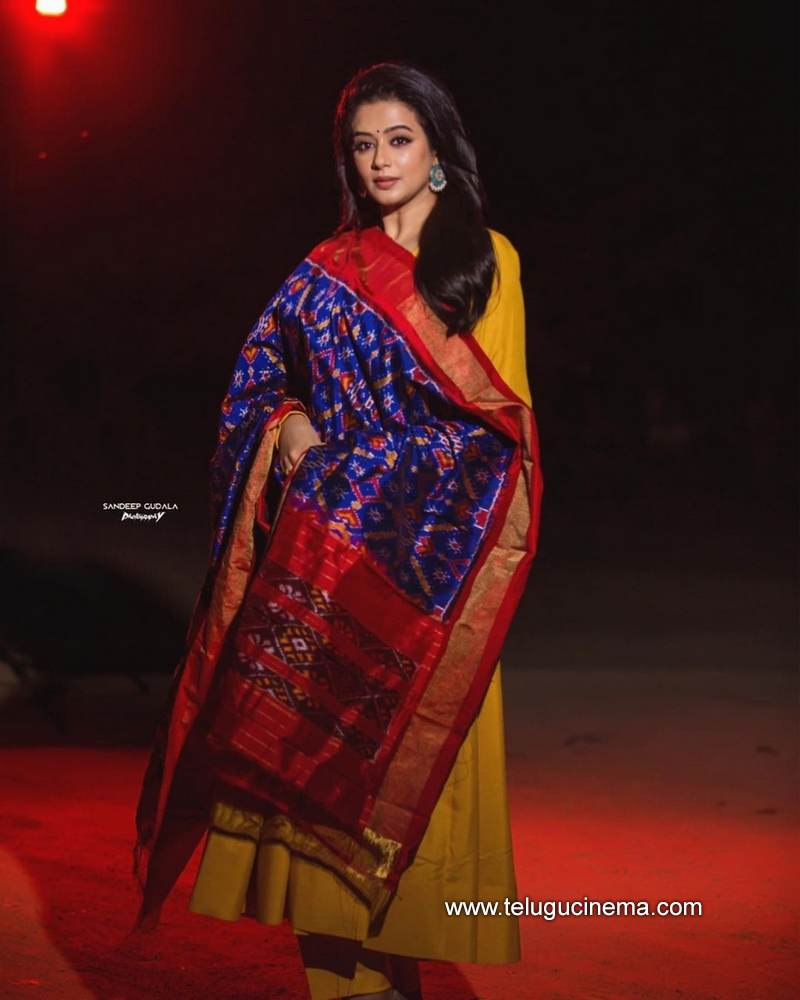 priyamani stills 06012100001