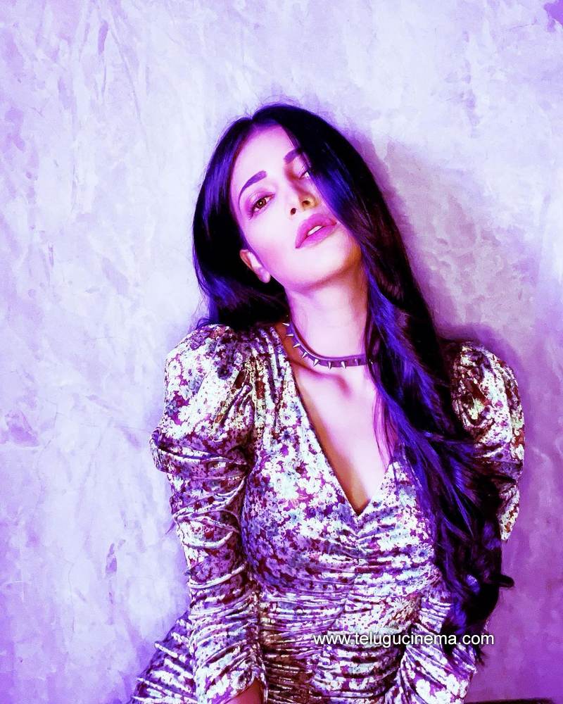 shruthyhasan stills 22012100003