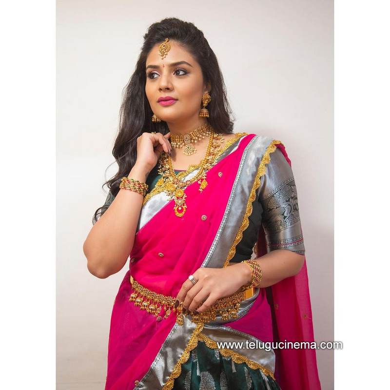 sreemukhi stills 14012100004