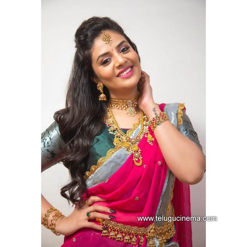 sreemukhi stills 14012100007