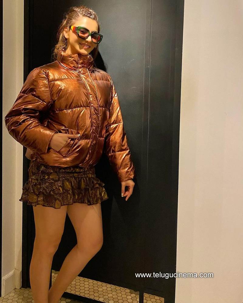 urvashi stills 05012100002