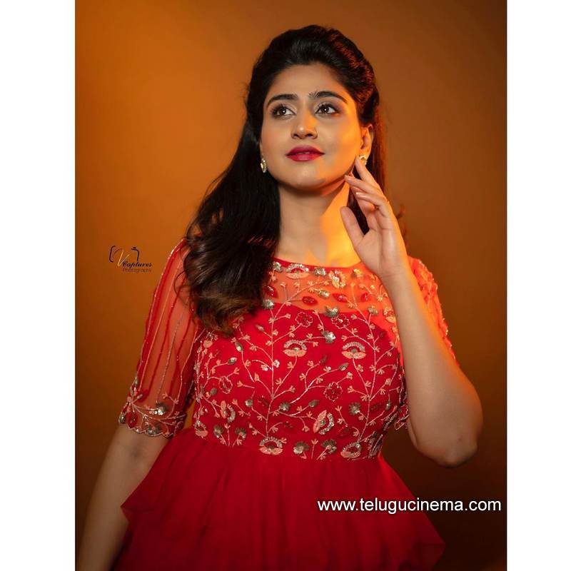 varshini stills 15012100003