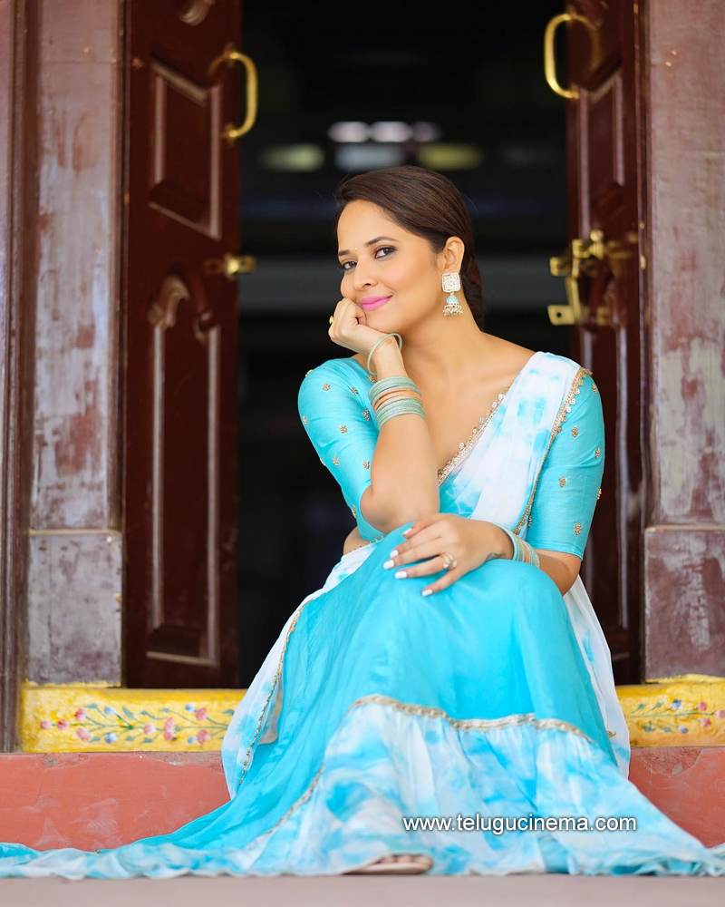 anasuya stills 18022100001