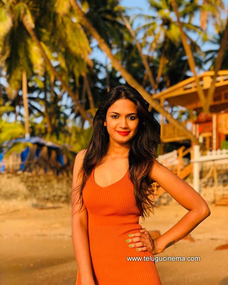 ariyanagolry stills 08022100002