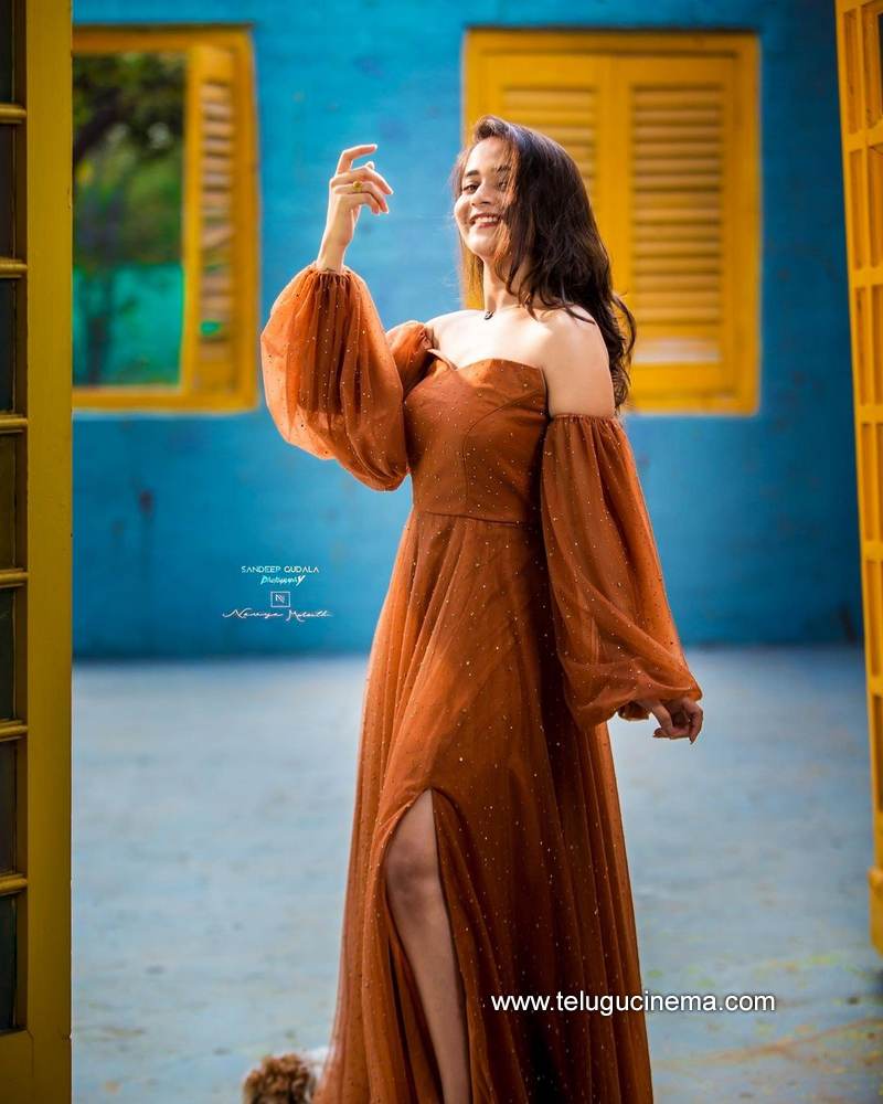 deepthi stills 18022100003