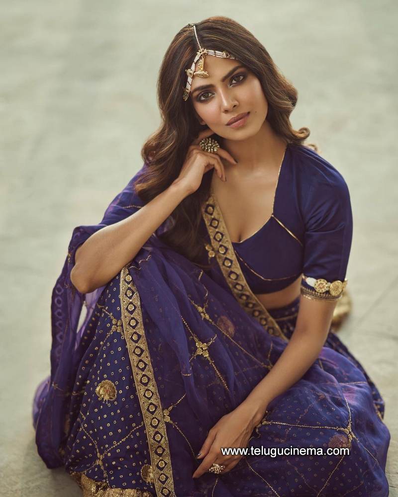 malavika stills 13022100002
