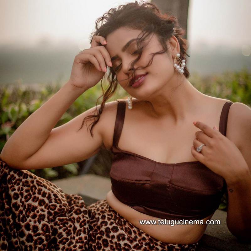 nandithaswetha stills 03022100001